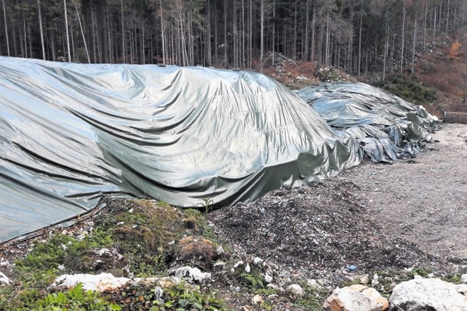Kupi odpadkov, ki čakajo na obdelavo v CERO Mala Mežakla, povzročajo širjenje smradu že več kot eno leto. V Ekogorju, ki...