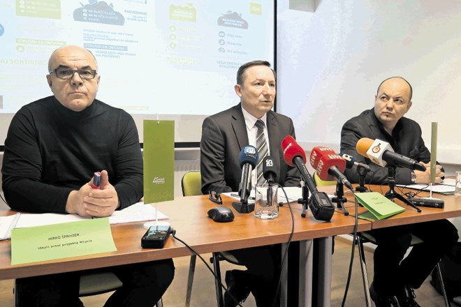 Idejni vodja projekta Wcycle Mirko Šprinzer (z leve), direktor Snage Cveto Žalik in državni svetnik Rudi Matjašič so na...