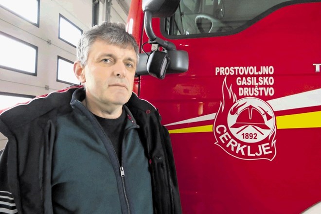 Marjan Luskovec, predsednik PGD Cerklje na Gorenjskem, pravi, da so za prostovoljne gasilce zelo dobro opremljeni in zato...