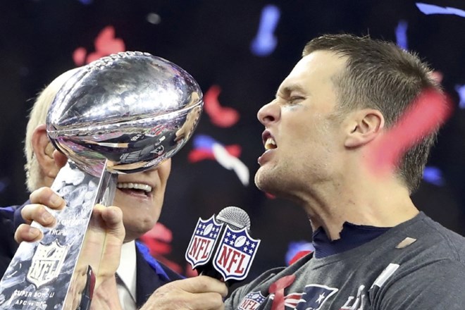 Tom Brady je v zgodovinski tekmi za svoj peti naslov prvaka lige NFL in četrtim nazivom najkoristnejšega igralca finala...