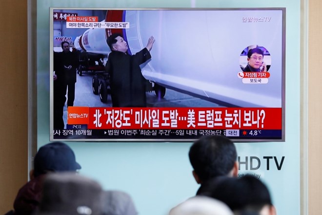 Prispevek severnokorejske televizije o izstrelitvi rakete srednjega dosega. (Foto: Reuters)