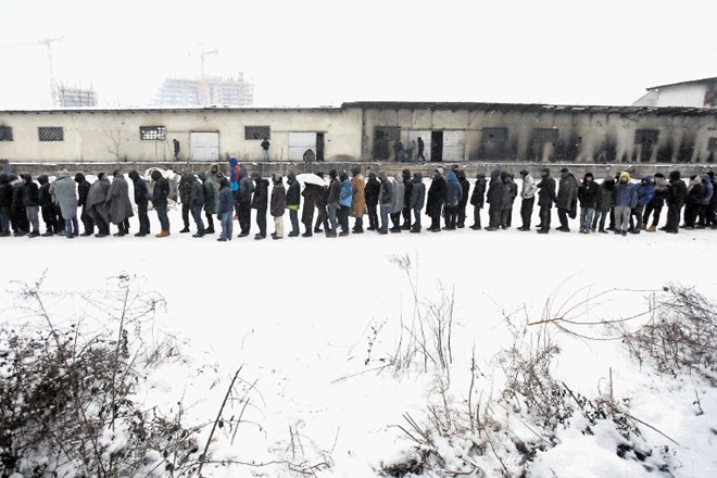 Begunci oziroma »migranti« v Beogradu v res nemogočih razmerah čakajo na odprtje poti na obljubljeni Zahod.