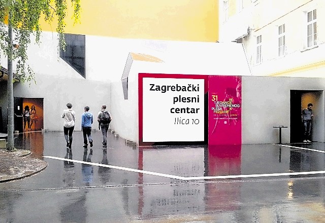 Zagrebški plesni center so pred nedavnim upravno priključili Zagrebškemu gledališču mladih, kar je med sodobnoplesno srenjo...