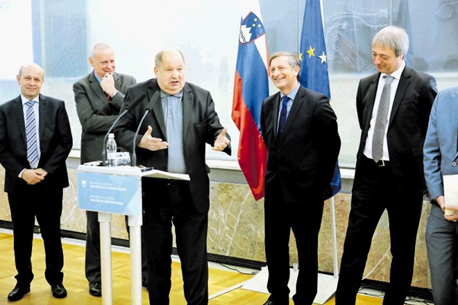 Z leve: predsednik Enotne liste Gabriel Hribar, predsednik Skupnosti koroških Slovencev in Slovenk Bernard Sadovnik,...