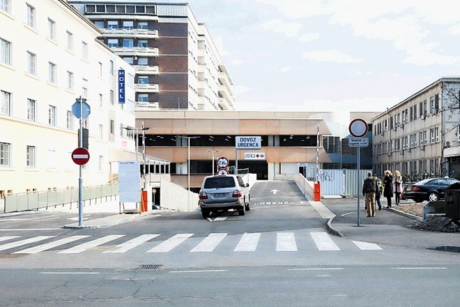 Od danes ima urgentni blok UKC Ljubljana nov dovoz z Njegoševe ceste (med Polikliniko na fotografiji desno in zgradbo...