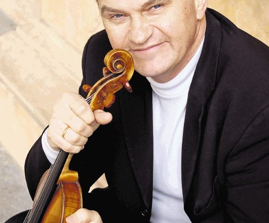 Miha Pogačnik, mednarodno priznani violinist in gostujoči profesor na IEDC – Poslovni šoli Bled