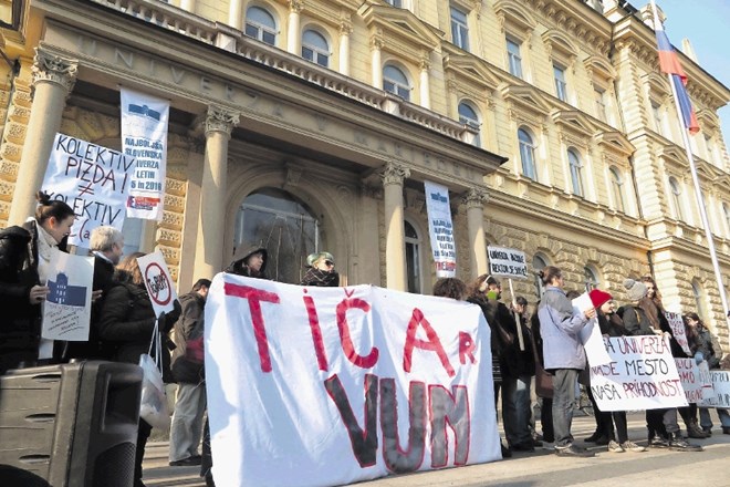 Protestniki so že decembra lani ubesedili svoje nestrinjanje z najbolj razvpitimi potezami rektorja Igorja Tičarja in...