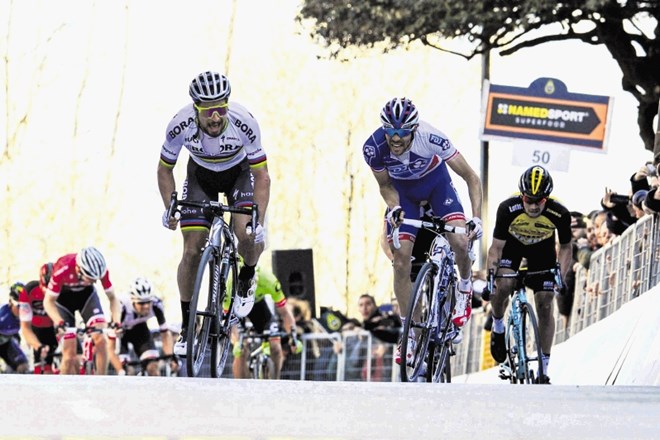 Peter Sagan, Thiaut Pinot in Primož Roglič (od leve) so bili včeraj najhitrejši na kolesarski dirki Tirreno–Adriatico.