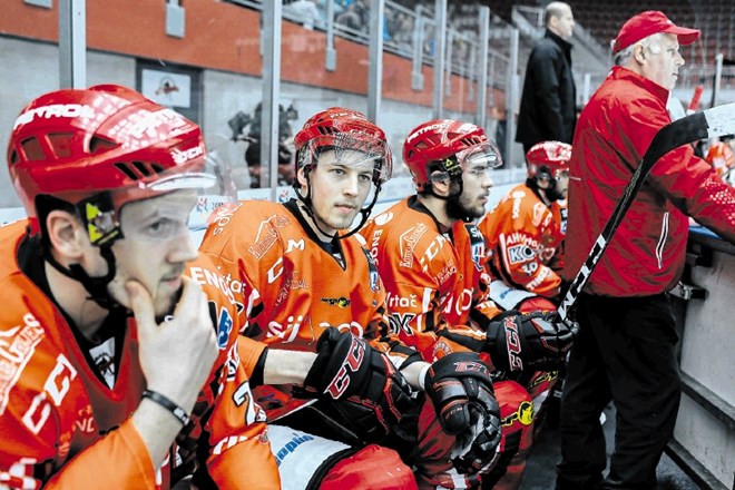 Jeseniške hokejiste čaka tekma sezone. Današnja zmaga proti Asiagu bi jih obdržala v igri za nastop v finalu alpske lige.