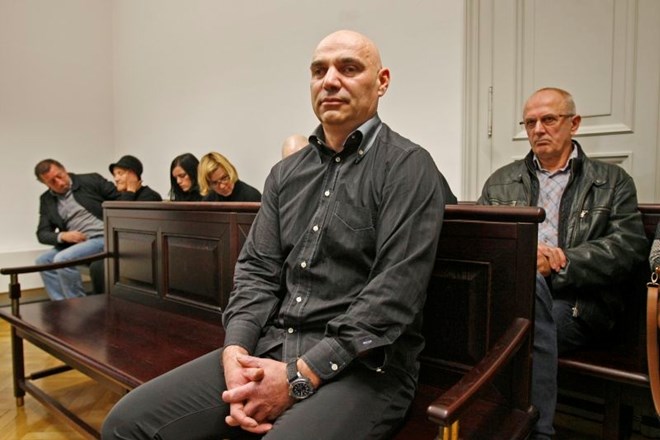 Miru Kolencu zaradi povzročitve splošne nevarnosti grozi osem let zapora. V primeru priznanja mu je tožilstvo ponudilo...