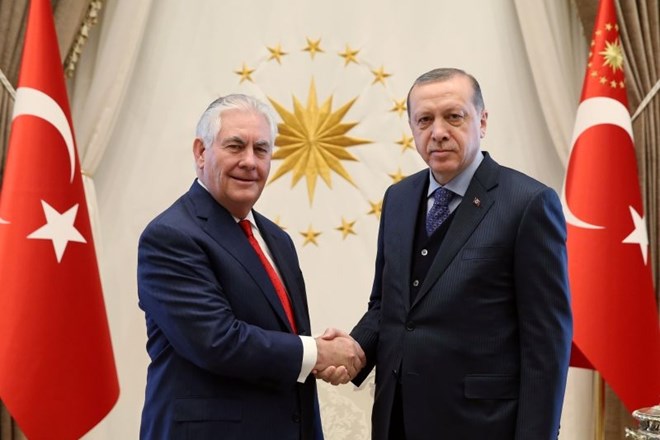 Ameriški zunanji minister in turški predsednik naj bi govorila kar dve uri. (Foto: Reuters)