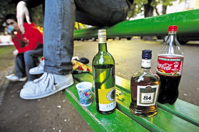 Ukrepi alkoholne politike se pri nas sprejemajo zelo počasi, posledice škodljivega pitja se povečujejo, število nepotrebnih...