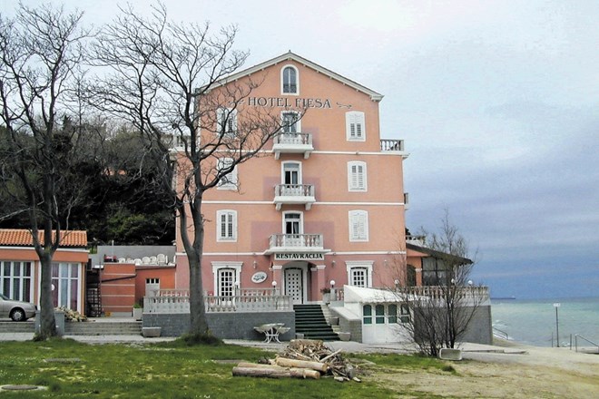 Novo apartmajsko naselje naj bi zraslo v oljčniku na pobočju nad hotelom Fiesa.