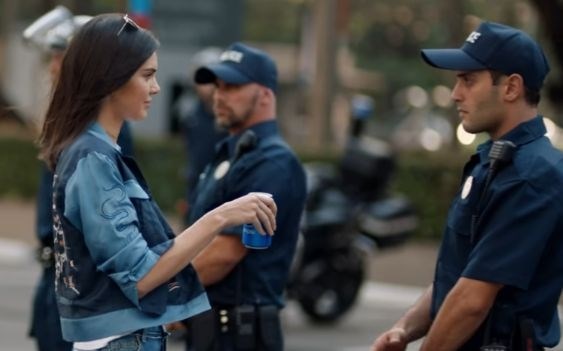 Pepsi z oglasom zlorabil ikono protestov