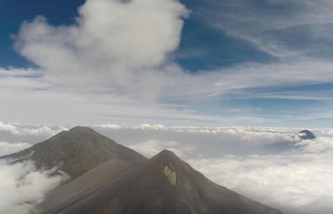 Prvi prelet drona nad bruhajočim vulkanom