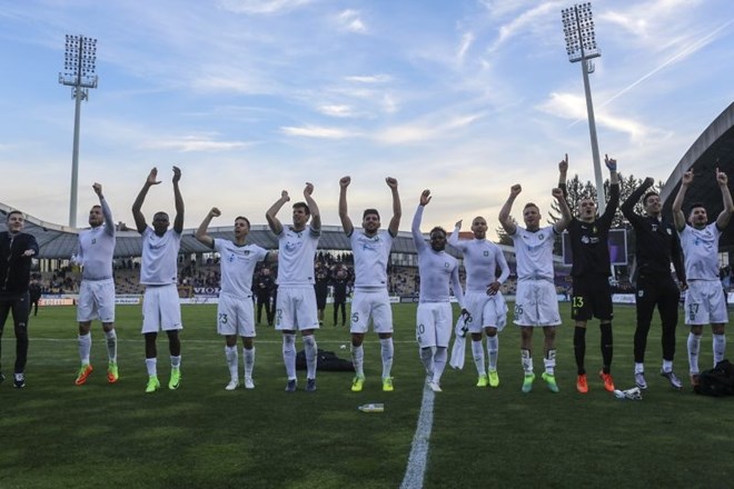 Nogometaši Olimpije so se po tekmi v Mariboru takole veselili uvrstitve v finale slovenskega pokala.