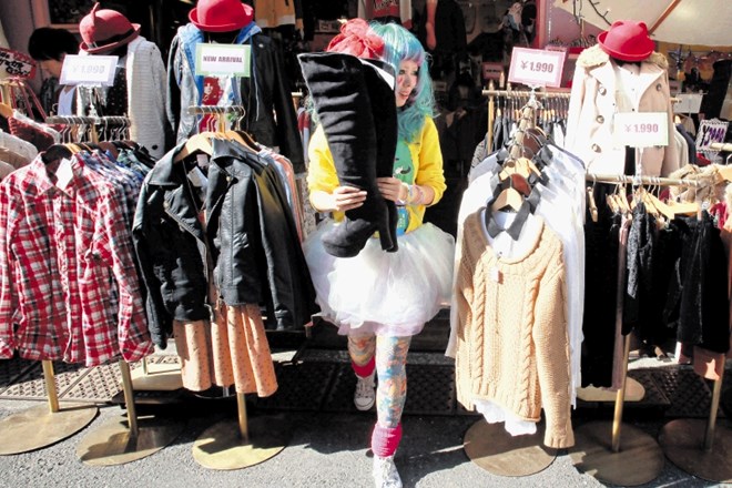V primerjavi z evropsko modno zadržanostjo so oprave Harajuku  bližje karnevalskim oblačilom.