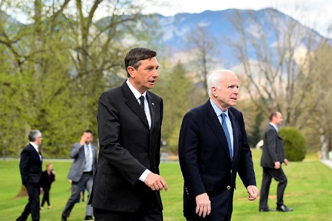 Obisk ameriškega senatorja McCaina v Sloveniji malo drugače