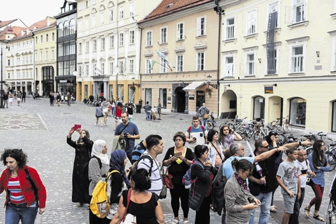 Marca so po podatkih republiškega statističnega urada obiskovalci v Ljubljani opravili približno 76.000 nočitev.