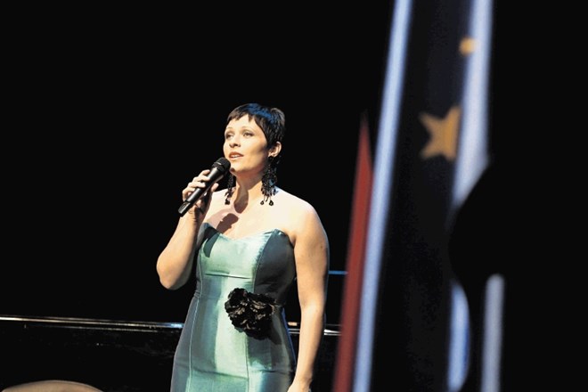 Nuška Drašček, redna udeleženka glasbenih festivalov, je zmagala s pesmijo Tak dan.