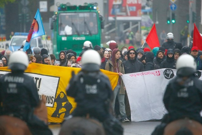 Na kongresu AfD nesoglasja, na ulicah Kölna protesti