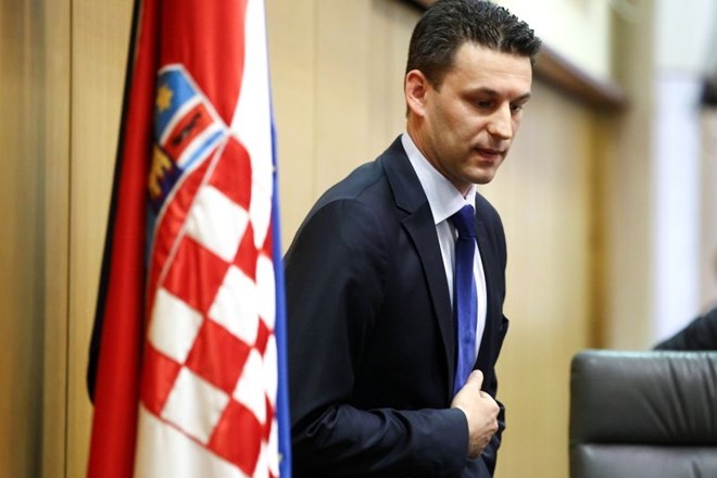 Božo Petrov je odstopil s položaja predsednika hrvaškega sabora.