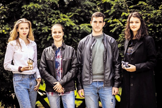 Mlada podjetniška ekipa z Gimnazije Bežigrad s projektom My shiny friend, na sliki (z leve): Daša Tičar, Tita Urh, Max Ošlak...