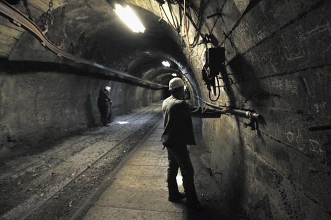 V Premogovniku Velenje se  kljub izpolnitvi pogojev ne želi poklicno upokojiti več kot sto rudarjev.