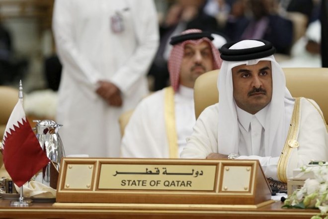 Katarski emir Tamim bin Hamad al Tani na zasedanju v Riadu, novembra 2015