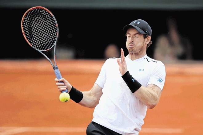 Andy Murray se bo v današnjem četrtfinalu Roland Garrosa pomeril s Keijem Nišikorijem.