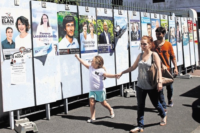 Javnomnenjske ankete kažejo, da bodo Francoze najbolj prepričali Macronovi kandidati.