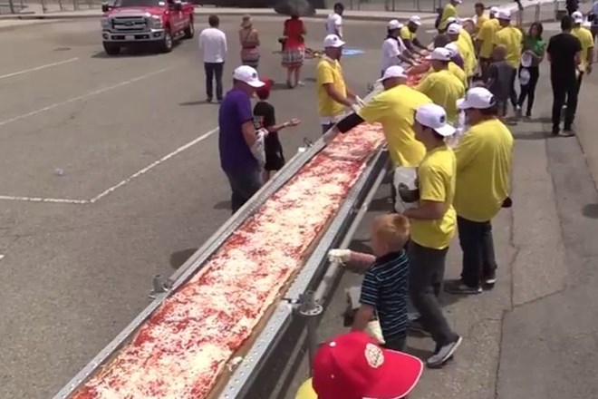 Najdaljša pica na svetu meri skoraj dva kilometra