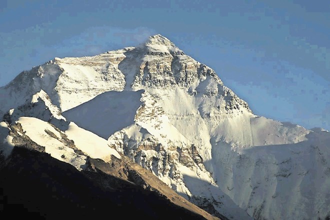 Kitajska zapira  Mount Everest