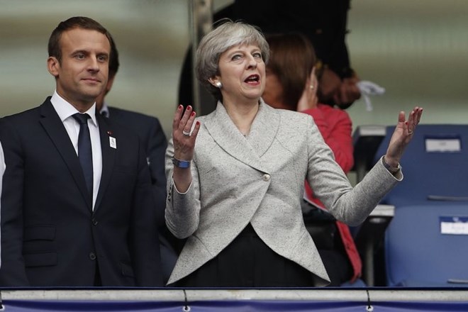 Britanska premierka Theresa May s francoskim predsednikom Emmanuelom Macronom.
