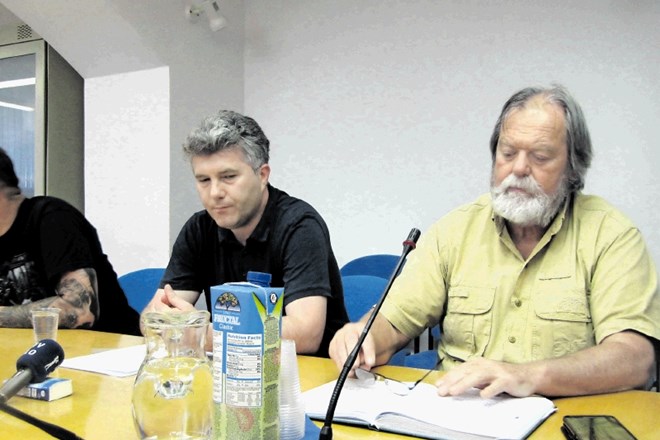 Andrej Markovič (levo) je poudaril, da poslovanje Kemisa na Vrhniki ni več legitimno.