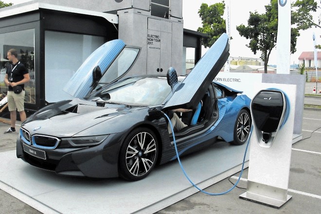 BMW i8 je zaradi futuristične oblike avto, ki privablja poglede.