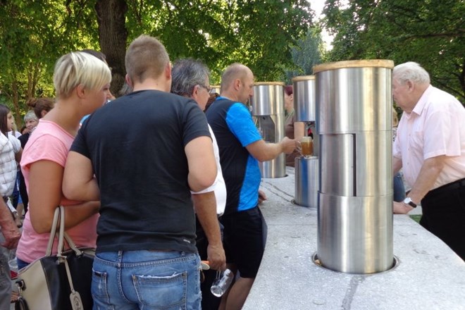 Na žalski fontani piva so od aprila prodali več kot 28.000 vrčkov piva