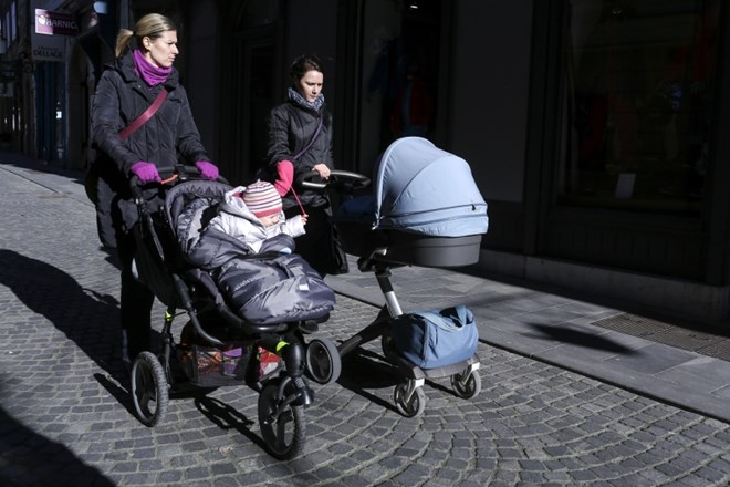 V Sloveniji vsako leto manjše generacije žensk v reproduktivni dobi 