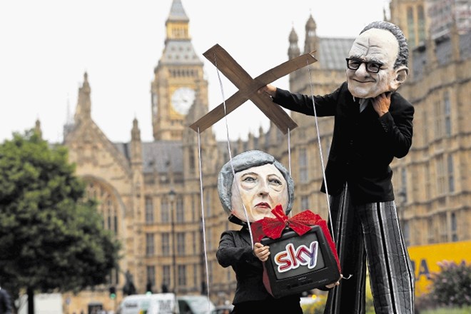Zasedanje  britanskega  parlamenta so  popestrili nasprotniki predvidenega prevzema televizijske mreže Sky.  Prevzel naj bi...