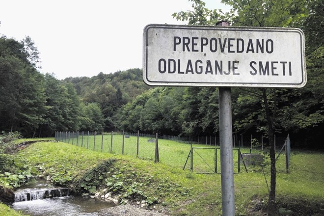 Zajetje vodnega vira Jevnica - Kresniške Poljane v Litiji, ki buri duhove, saj krajani, ki se iz njega napajajo, niso...