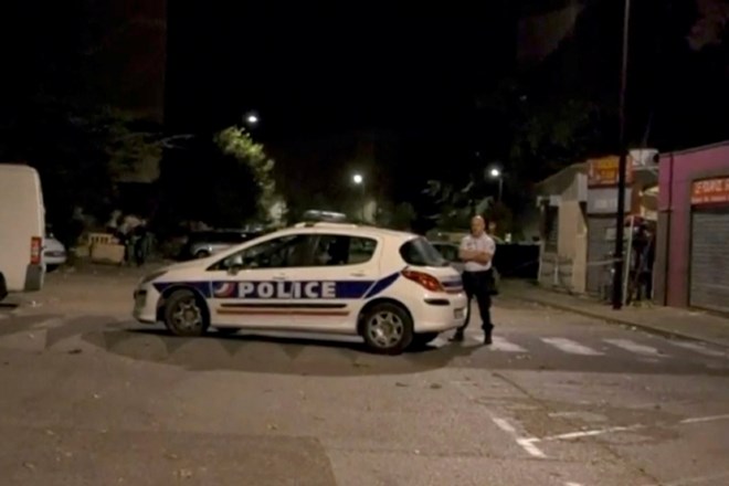 Več ranjenih v streljanju pred mošejo v francoskem Avignonu 
