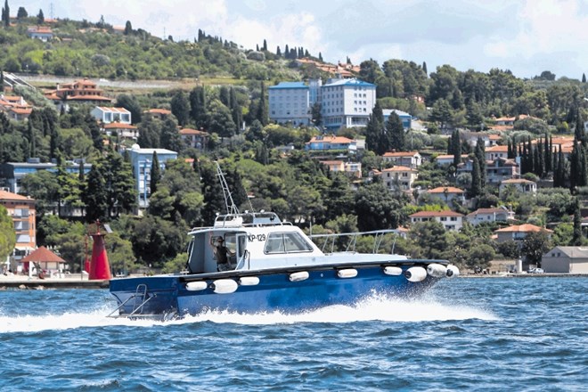 Izpit za voditelja čolna zadostuje za vsa plovila do dolžine 24 metrov, brez omejitve moči motorja.