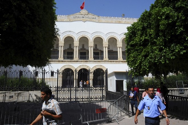 Tunizijsko sodišče, na katerem se odvija sojenje primera terorističnega napada na muzej Bardo