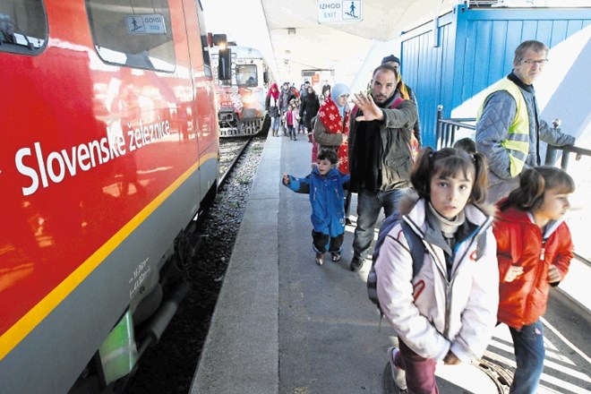 Slovenija bi najraje videla, da bi bili begunci zgolj »v tranzitu«.