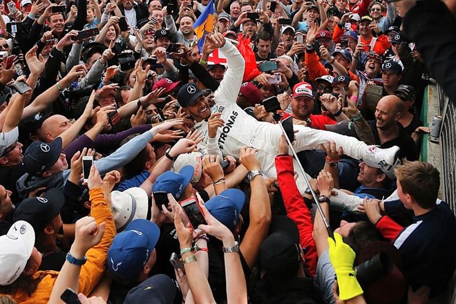 Lewis Hamilton je slavil pred domačim občinstvom.