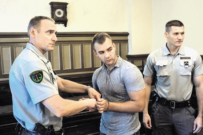 Obtoženi Jan Kočić, ki je zaradi ponovitvene nevarnosti že skoraj štiri mesece v priporu, je v preiskavi  trdil, da je na...