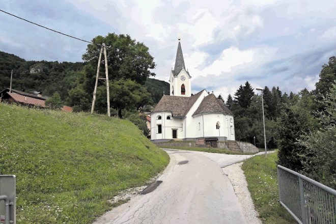 V cerkvi svetega Antona v Vitanju so vse do leta 2013 zvonili s plaščem istega tipa bombe, ki so jo včeraj onesposobili v...
