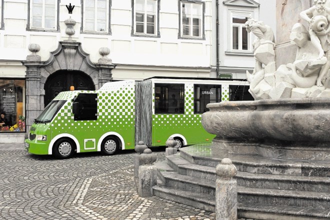 V Ljubljanskem potniškem prometu bodo zeleno-belega urbana, ki je marca zgorel, nadomestili z novim turističnim vlakcem.