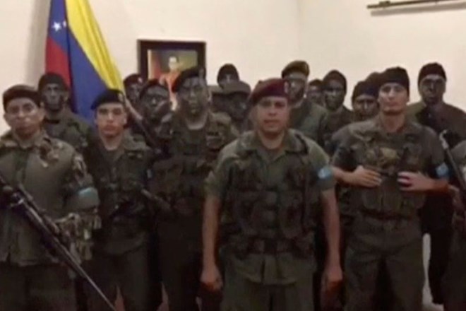 Venezuelska vojska je za zdaj še Madurova