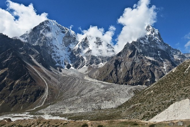 Policista lagala o vzponu na Everest in izgubila službo